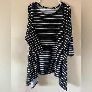 2X chic soul black and white striped top. 3/4 sleeves. Great condition